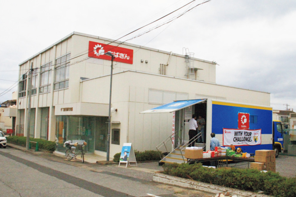 東邦銀行移動店舗車による臨時営業（鋸南支店）